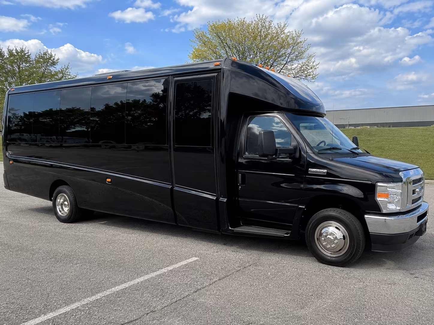 bus rentals for azura amphitheater crowds and festival weekends