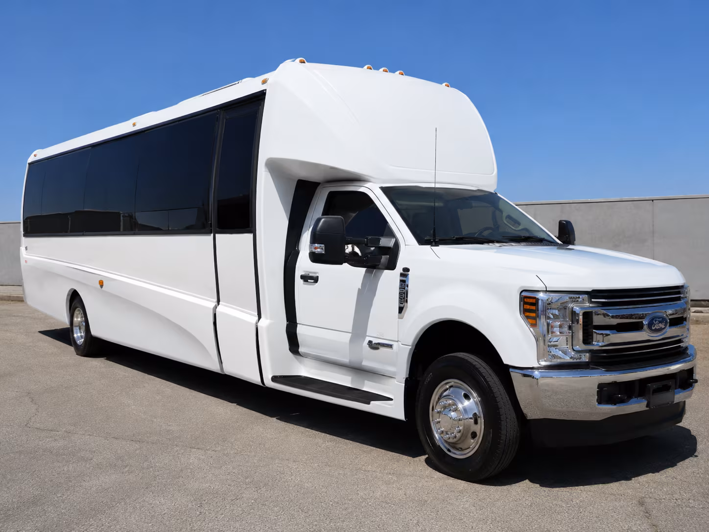 wedding and quinceanera buses serving olathe